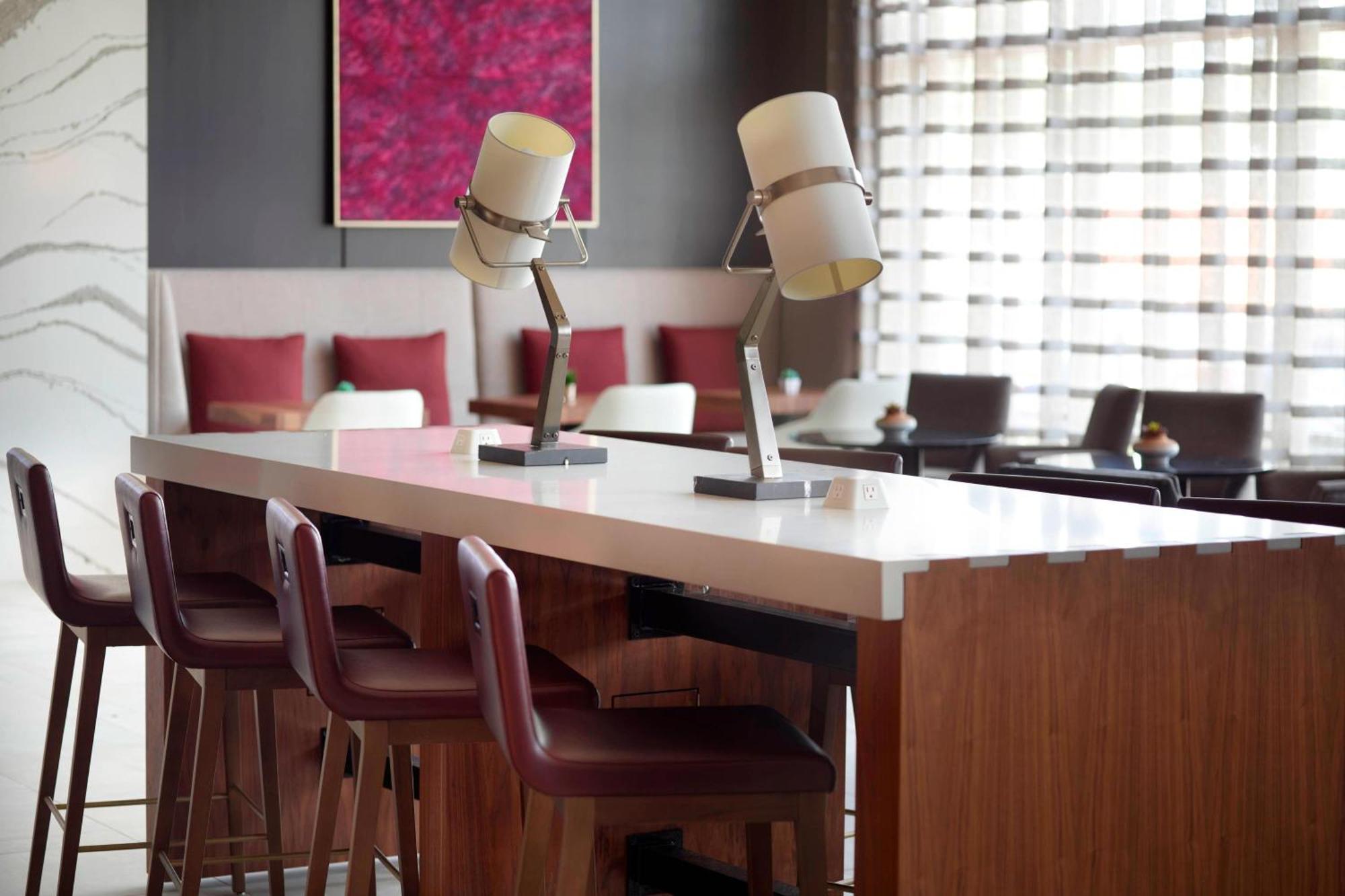 Отель Marriott Columbus Osu Экстерьер фото